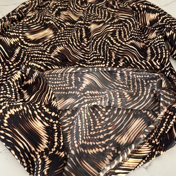 ST. JOHN SPORT Mock Neck Long Sleeve Psychedelic Design Brown Tan Petite XSMALL - Picture 15 of 16